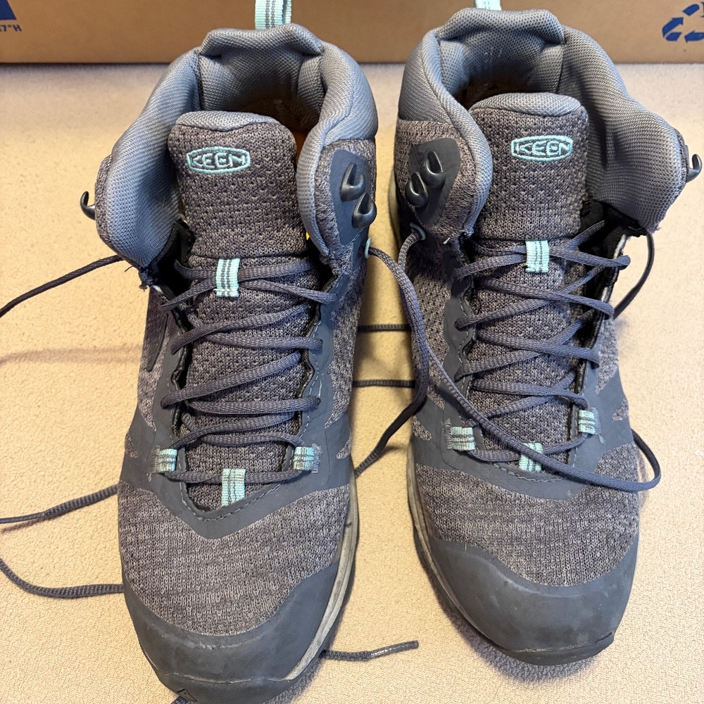 Women's Keen boots size 8